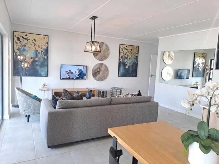 2 Bedrooms - 2 Bathrooms